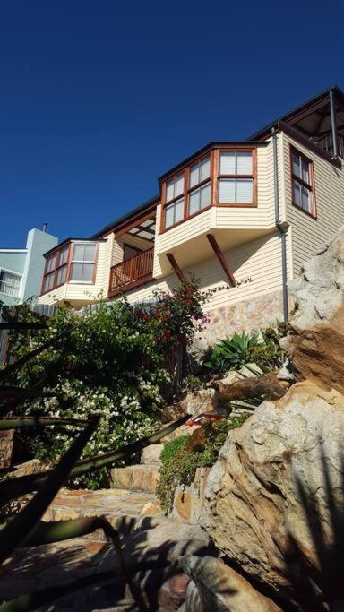 18 Steps - Seaside Cottage With Breathtaking Views Cape Town Bagian luar foto