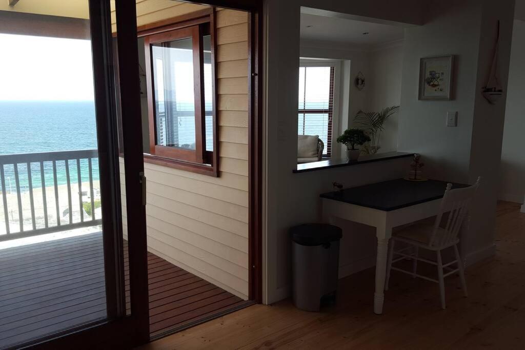 18 Steps - Seaside Cottage With Breathtaking Views Cape Town Bagian luar foto